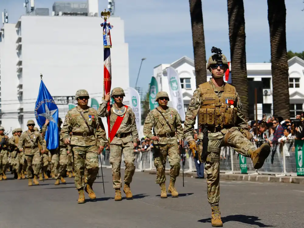 Ejercito Armada Y Organizaciones Locales Protagonizaron Desfile De Fiestas Patrias En Curico