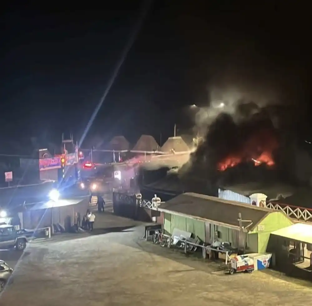 Incendio Afecto Locales Comerciales En Galeria La Gruta De Pichilemu