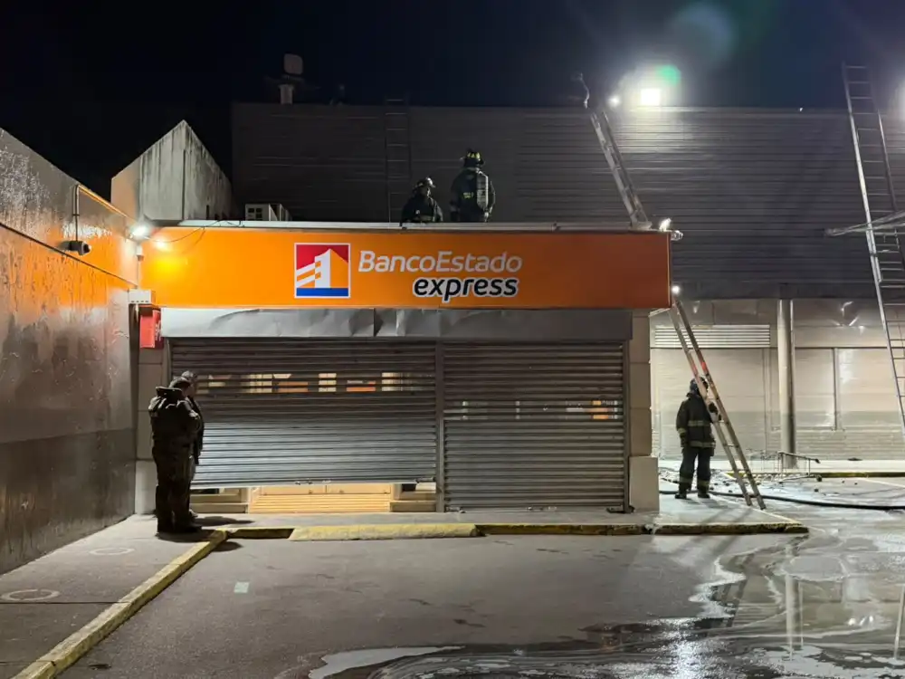 Incendio Afecto Sucursal Bancoestado Express En Curico Una Persona Fue Detenida 1