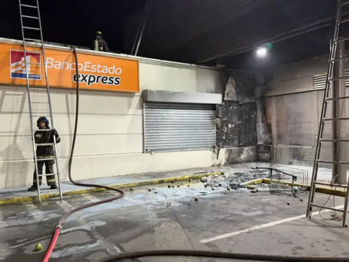 Incendio Afecto Sucursal Bancoestado Express En Curico Una Persona Fue Detenida 2 Incendio Afecto Sucursal Bancoestado Express En Curico Una Persona Fue Detenida 2