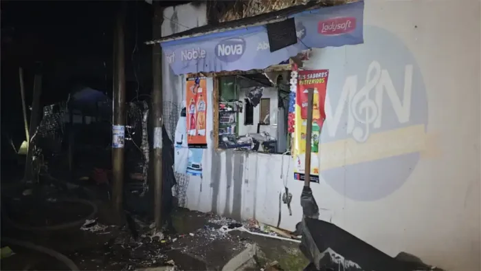 Incendio Destruye Vivienda En Campamento Puerto Principe De Curico Y Deja A Una Familia Damnificada 2 Incendio Destruye Vivienda En Campamento Puerto Principe De Curico Y Deja A Una Familia Damnificada 2