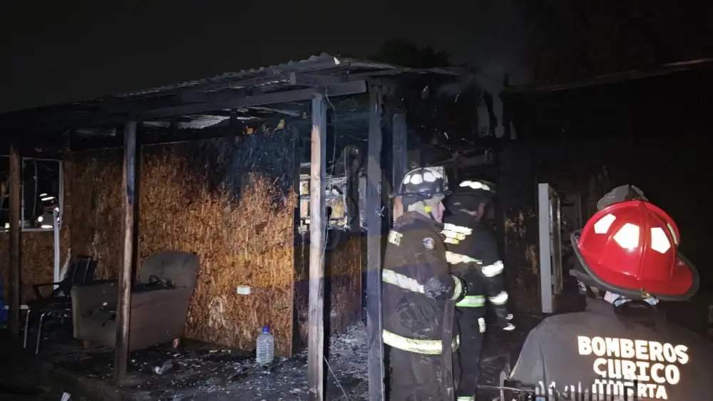Incendio Destruye Vivienda En Campamento Puerto Principe De Curico Y Deja A Una Familia Damnificada 3