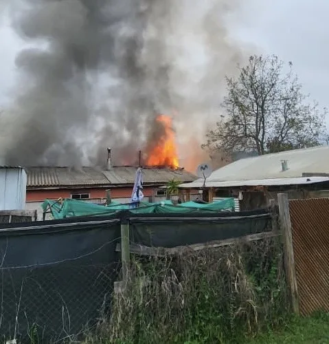 Incendio Destruyo Una Vivienda Y Dejo A Una Persona Lesionada En Peralillo