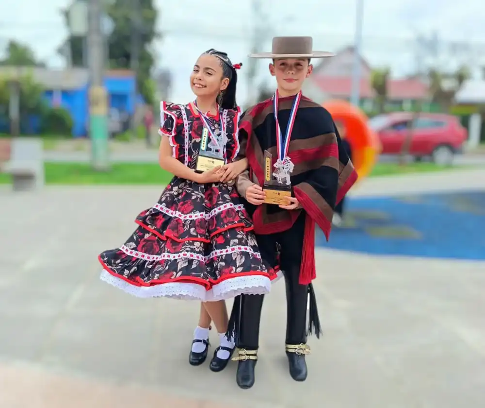 Pareja De La Escuela San Cristobal Obtiene Tercer Lugar En Campeonato Regional Extraescolar De Cueca