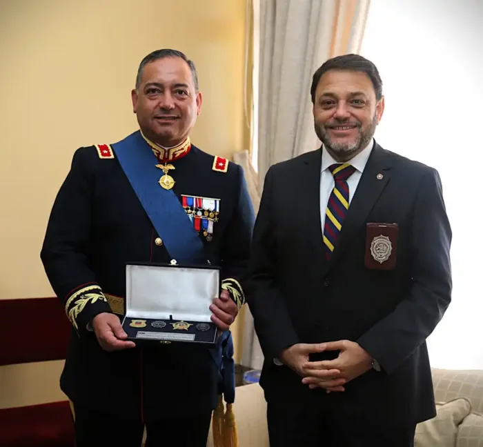 Pdi Ohiggins Entrega Saludo Protocolar Al Ejercito Por Aniversario De Las Glorias Del Ejercito 1