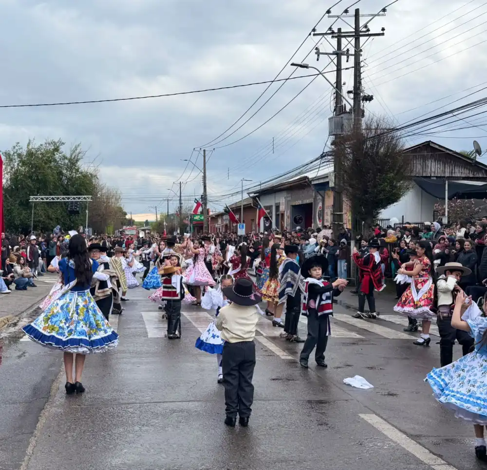 Romeral Reunio A La Comunidad En Tradicional Desfile Comunal De Fiestas Patrias