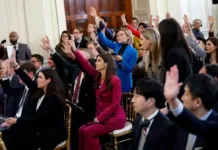 Trump Anuncia Prohibicion De Acceso A La Casa Blanca Para Periodistas De Cnn Msnbc Y Politico