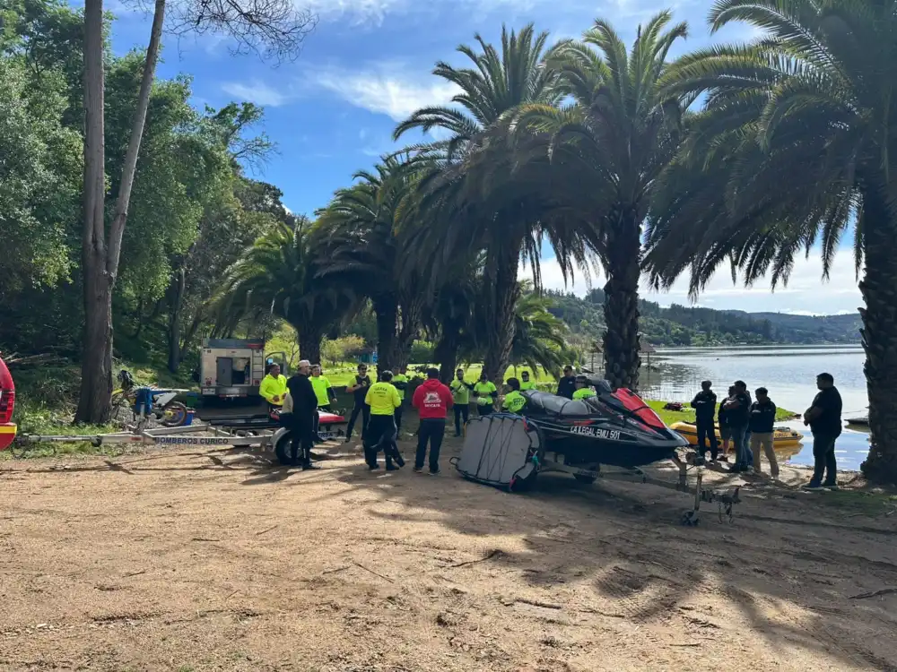 Bomberos De Curico Fortalecen Sus Capacidades De Rescate Acuatico Con Capacitacion En El Lago Vichuquen 2