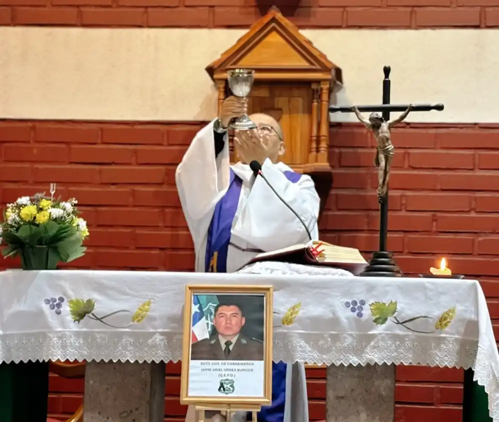 Carabineros De Curico Rindio Homenaje Al Sargento 2 Jaime Urrea Burgos Tras Su Fallecimiento