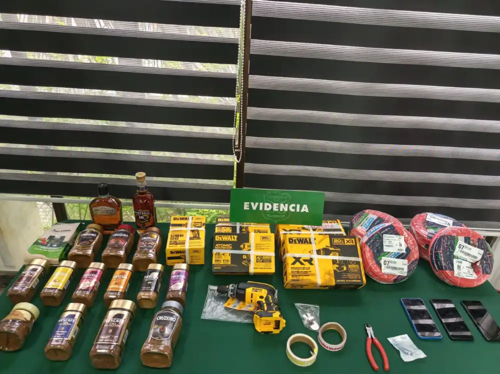 Carabineros Detiene A Cuatro Personas Por Hurto En Centro Comercial De Rancagua Y Recupera Especies Robadas 1