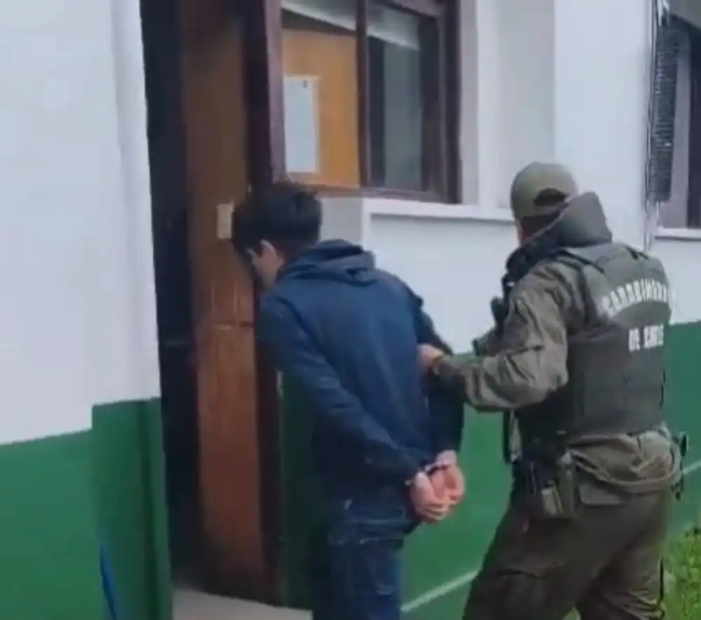 Carabineros Detiene A Joven De 20 Anos Tras Violento Robo De Vehiculo En Curico