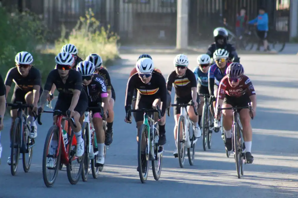 Ciclistas De Todo Chile Recorrieron Molina En La 12a Edicion De La Vuelta Femenina 1