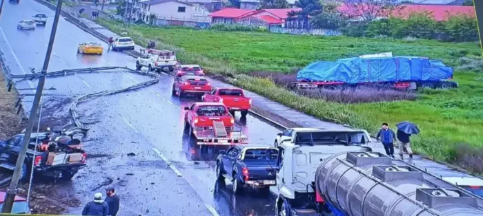 Colision Multiple En La Ruta 5 Sur Dejo Dos Lesionados Y Un Camion Fuera De La Calzada En Curico