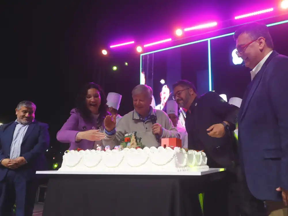 Curico Celebro Su Aniversario 283 Con Masivo Show Musical En La Plaza De Armas