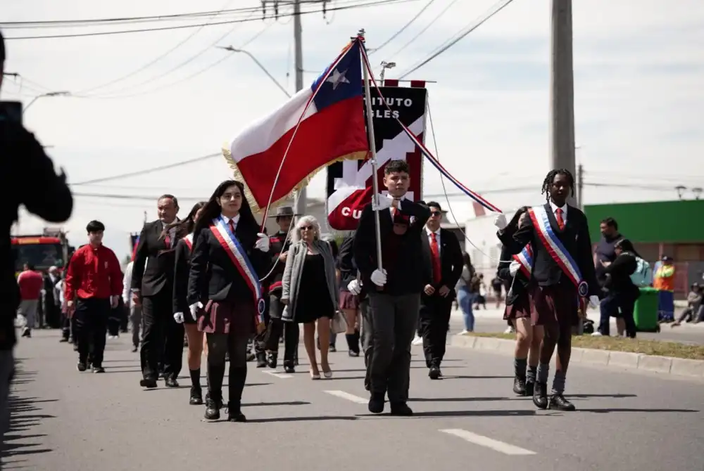 Familias Y Organizaciones De Santa Fe Participaron En Tradicional Desfile Por El Aniversario De Curico