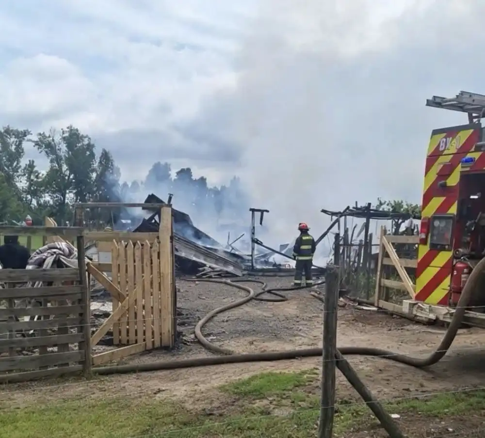 Incendio Destruye Una Vivienda En El Sector El Aromo De Rio Claro