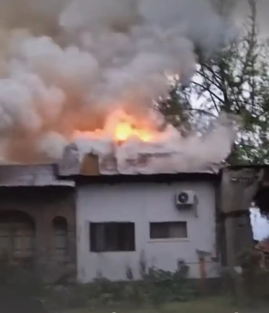 Incendio Destruyo Vivienda Y Movilizo A Todas Las Companias De Bomberos De Teno 1