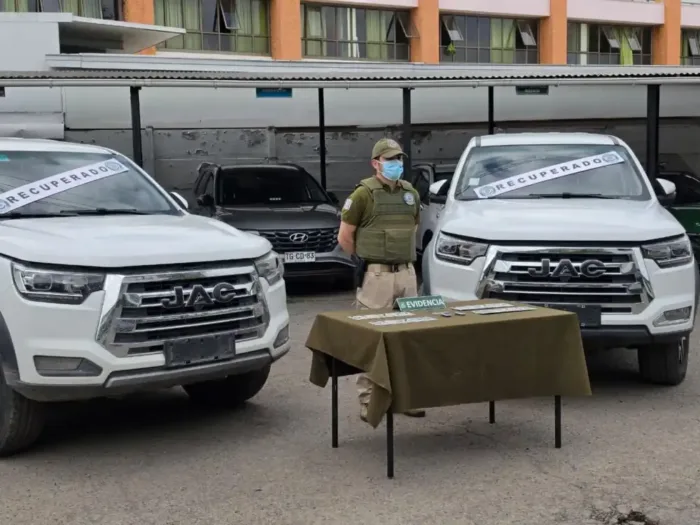 Macro Operativo Policial En Curico Dejo Cuatro Detenidos Y Dos Camionetas Robadas Recuperadas 1