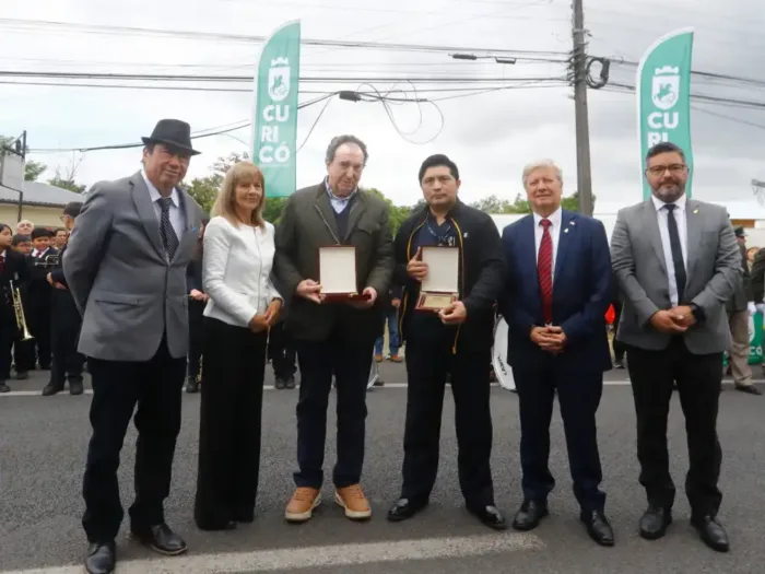 Mas De 50 Organizaciones Participaron En Desfile Civico De Los Niches Por Aniversario De Curico 1