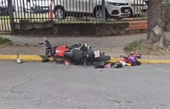 Motorista Permanece En Riesgo Vital Tras Grave Accidente De Transito En El Centro De Curico 1