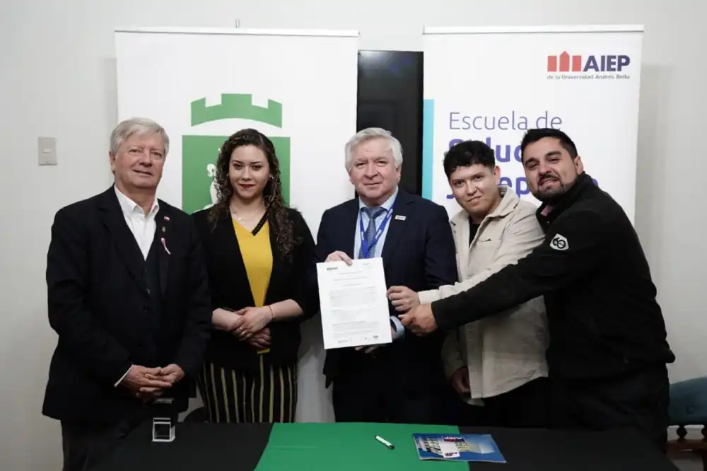 Municipalidad De Curico Y Aiep Firman Convenio Para Fortalecer Formacion Practica De Estudiantes